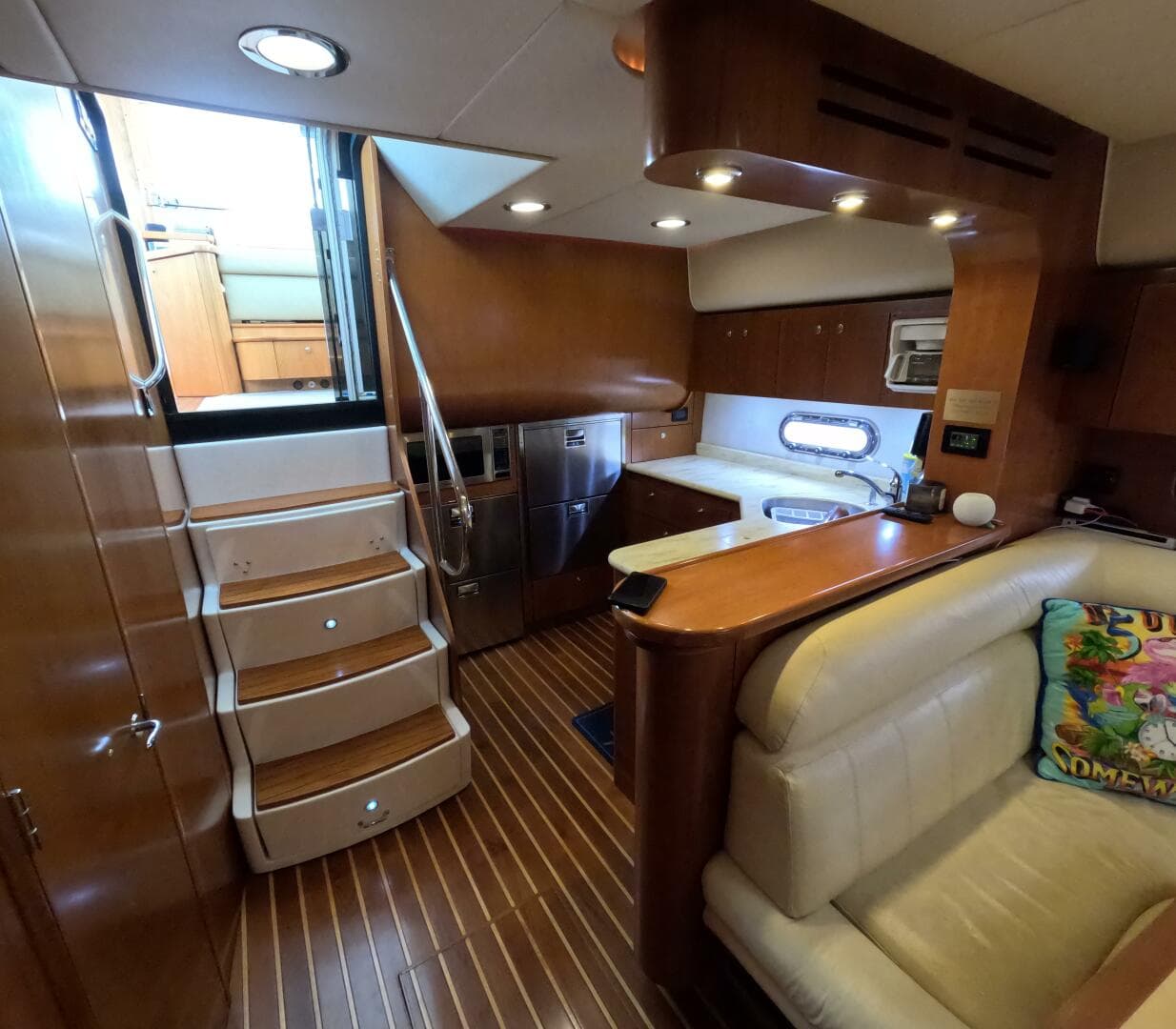 2004 Tiara Sport 5200 Sovran Salon