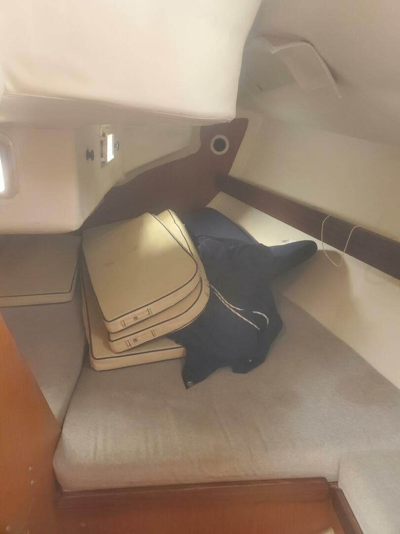 1985 Beneteau First 375