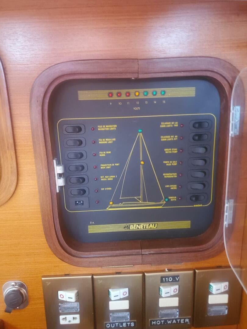 1985 Beneteau First 375