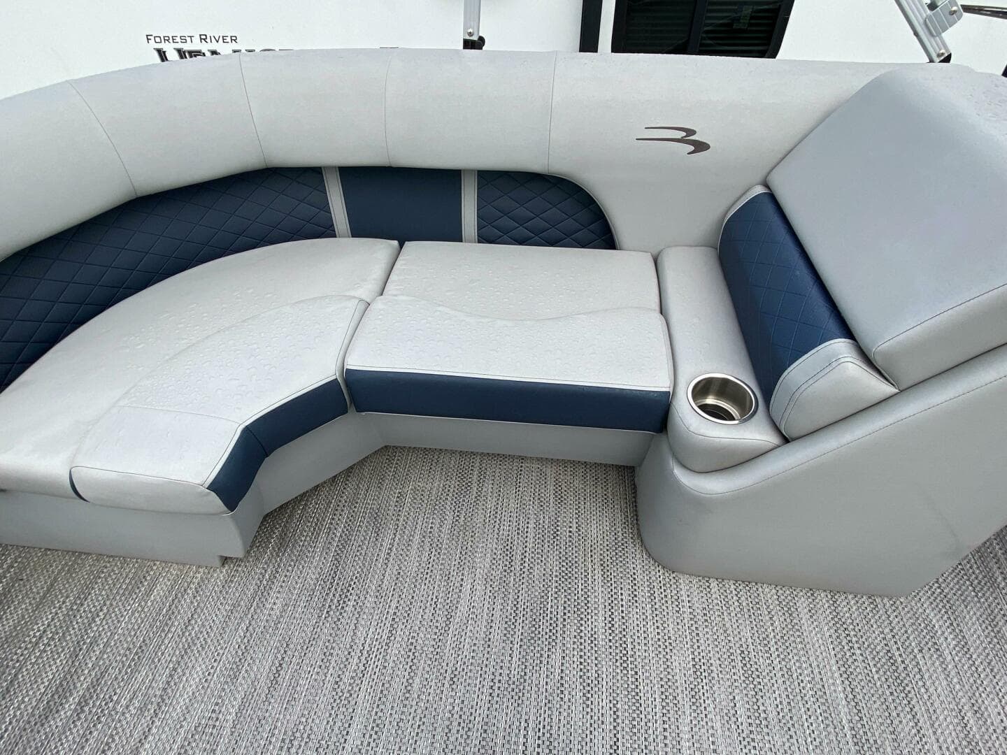 2022 Bennington 22LSR