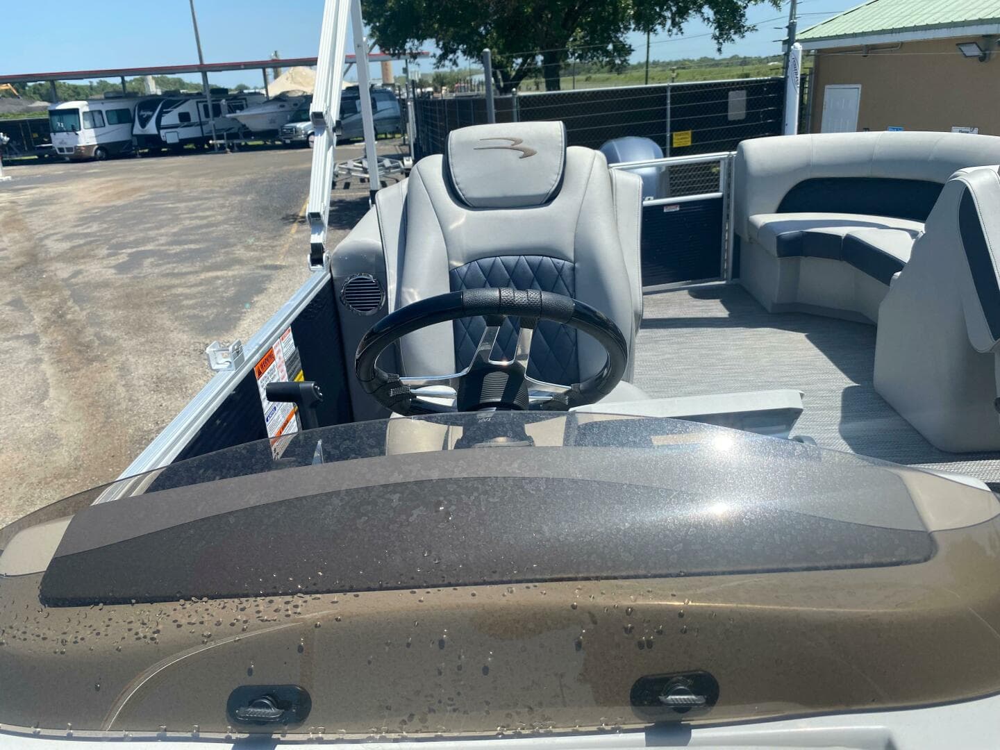 2022 Bennington 22LSR