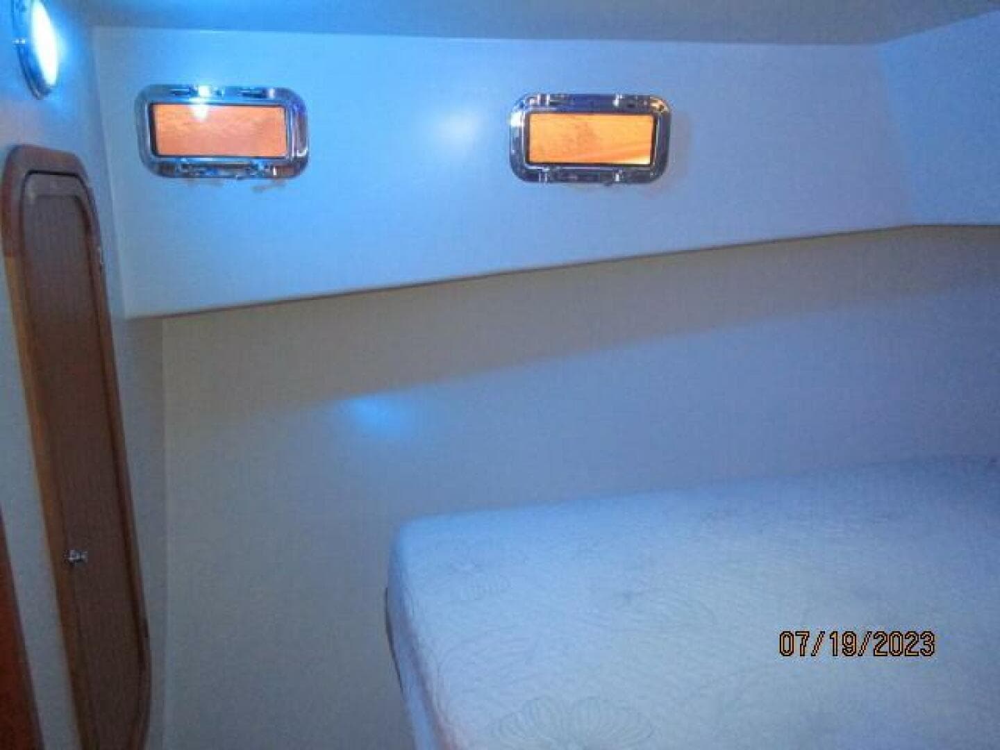 43' Flowers master stateroom port