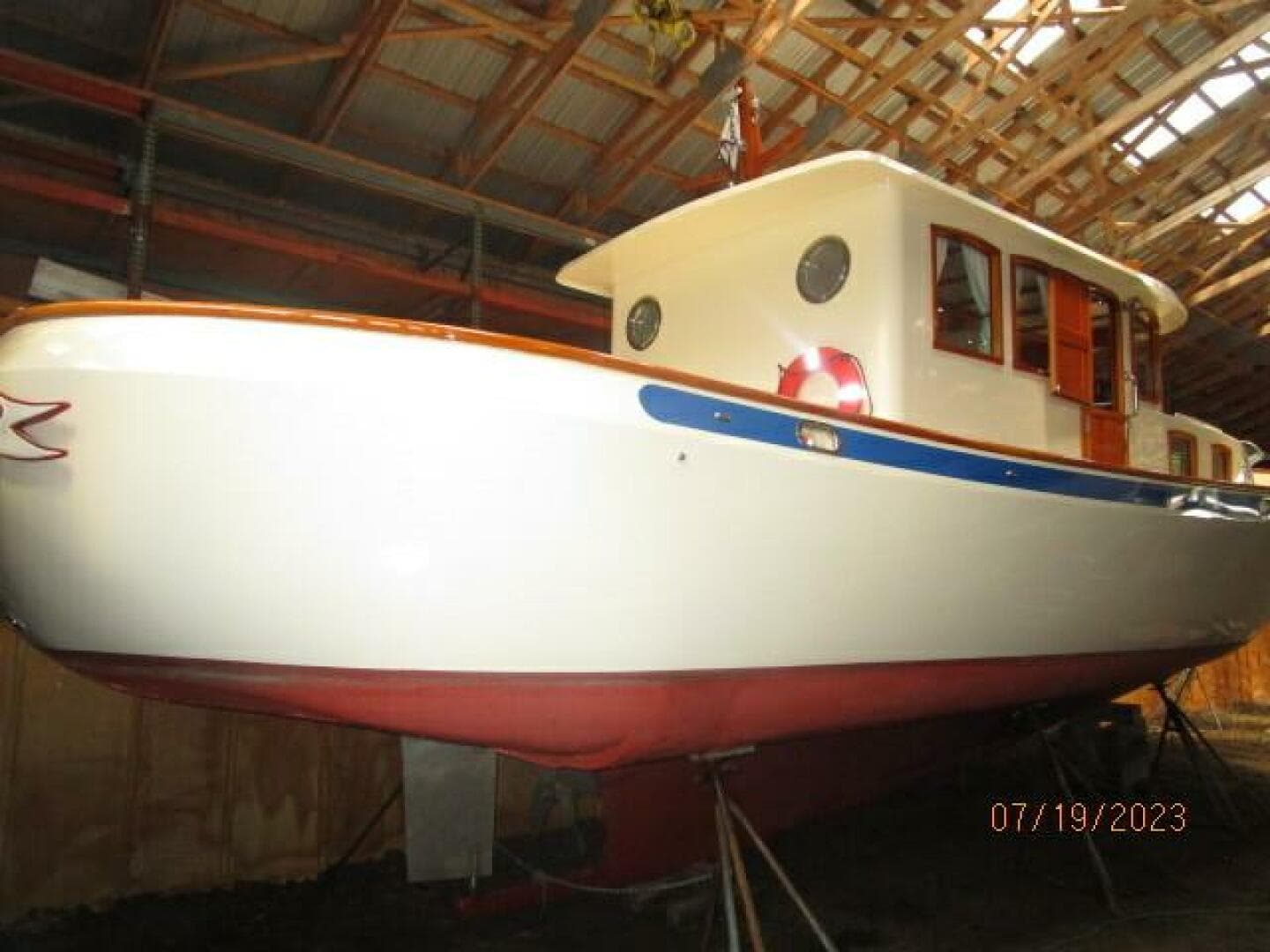 43' Flowers starboard aft profile