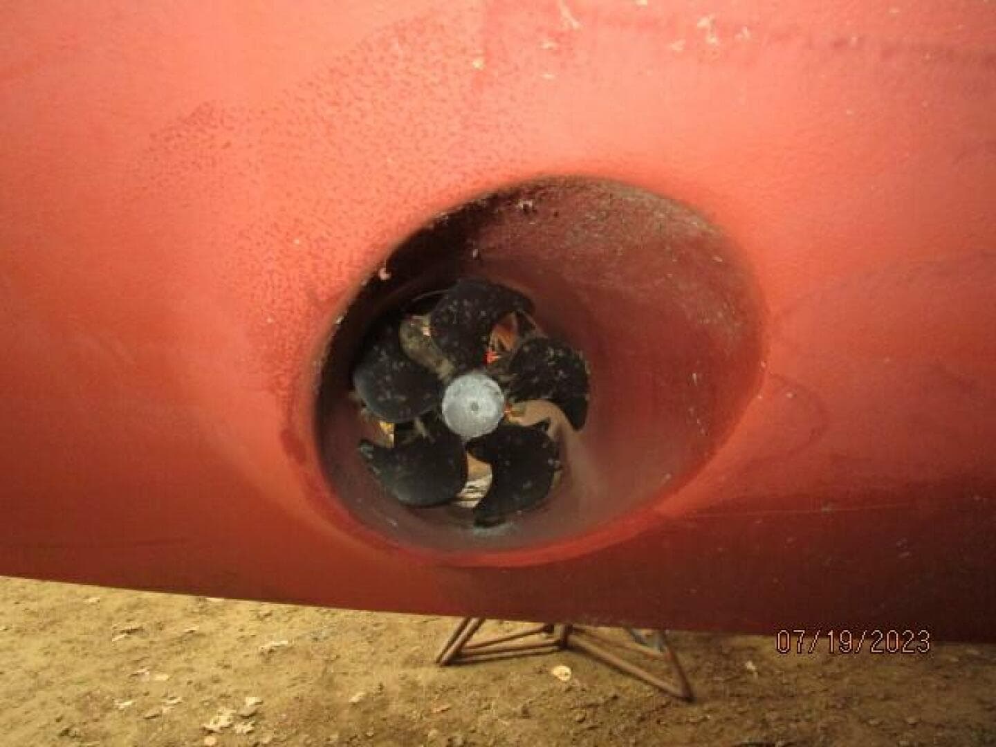 43' Flowers bowthruster port