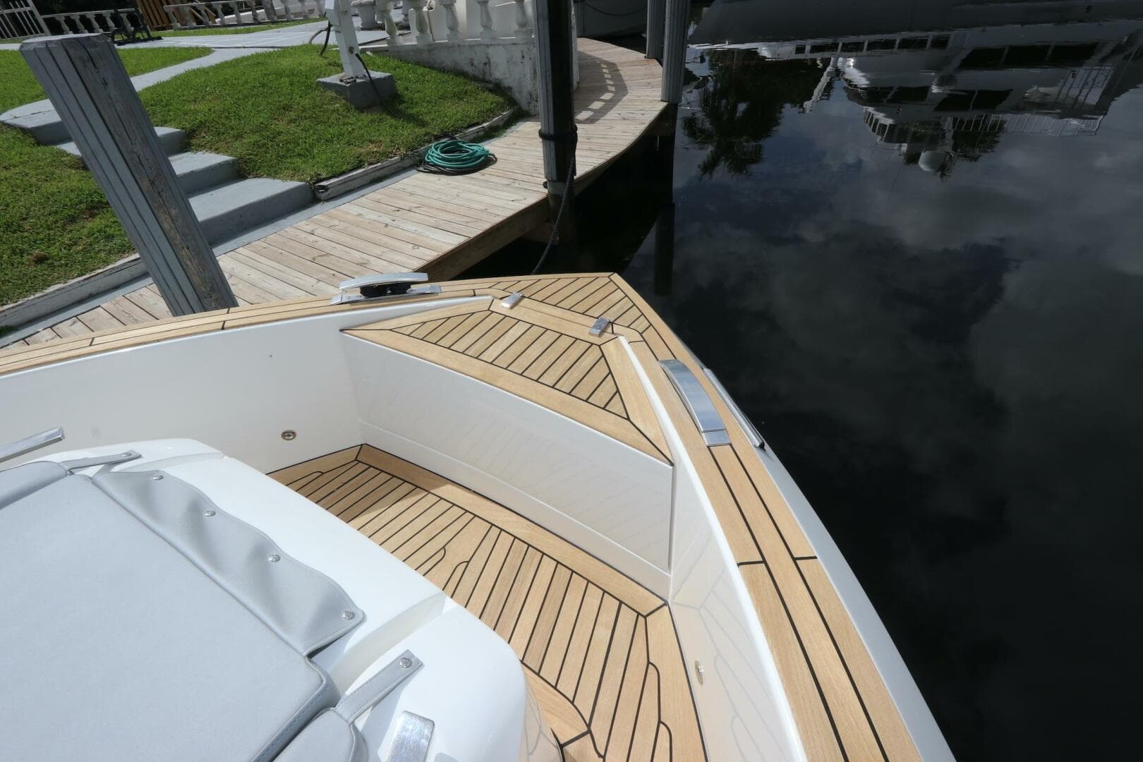 2024 Astondoa 377 Coupe Outboard