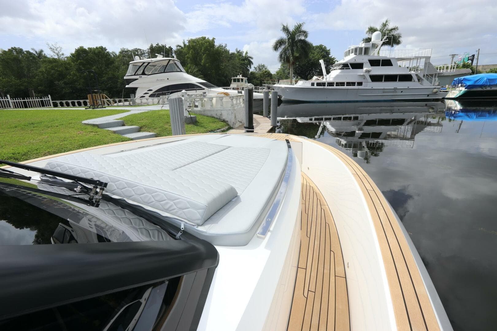 2024 Astondoa 377 Coupe Outboard