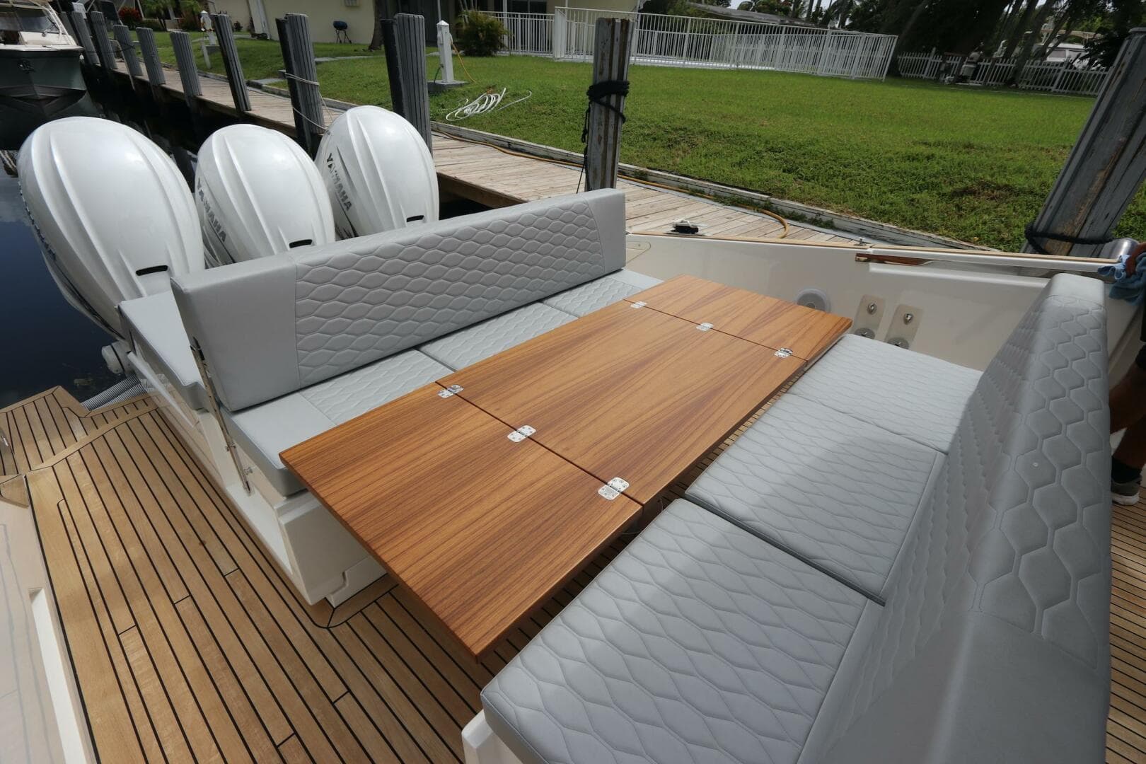 2024 Astondoa 377 Coupe Outboard