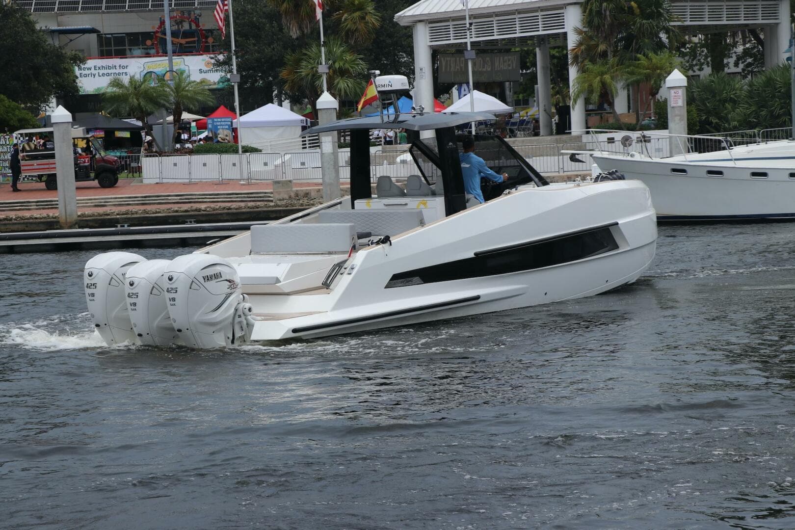 2024 Astondoa 377 Coupe Outboard