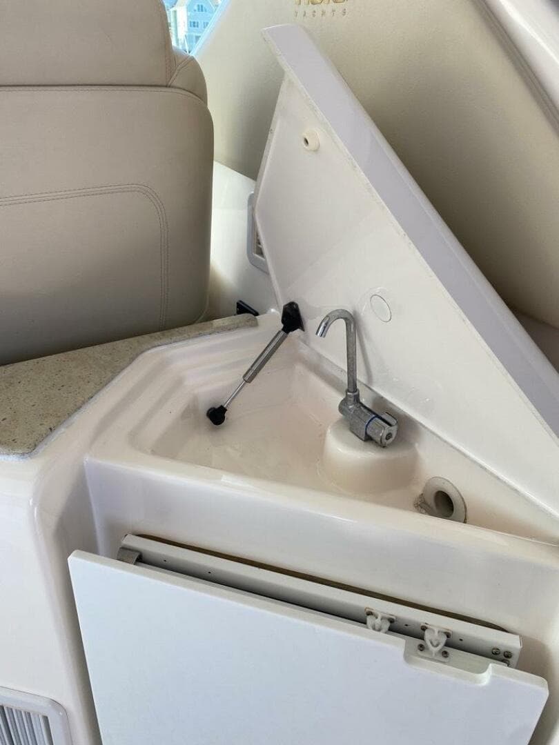 2009 Tiara Yachts 4300 Sovran