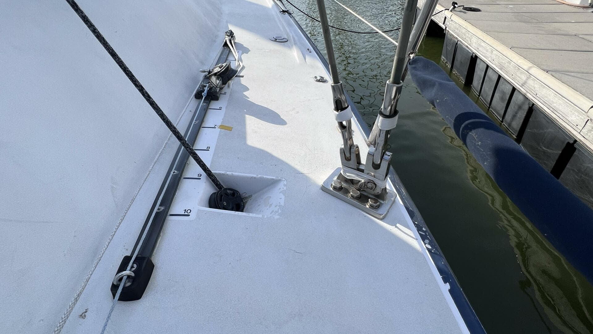 Starboard  / Head Sail Track and Towable jib Cart