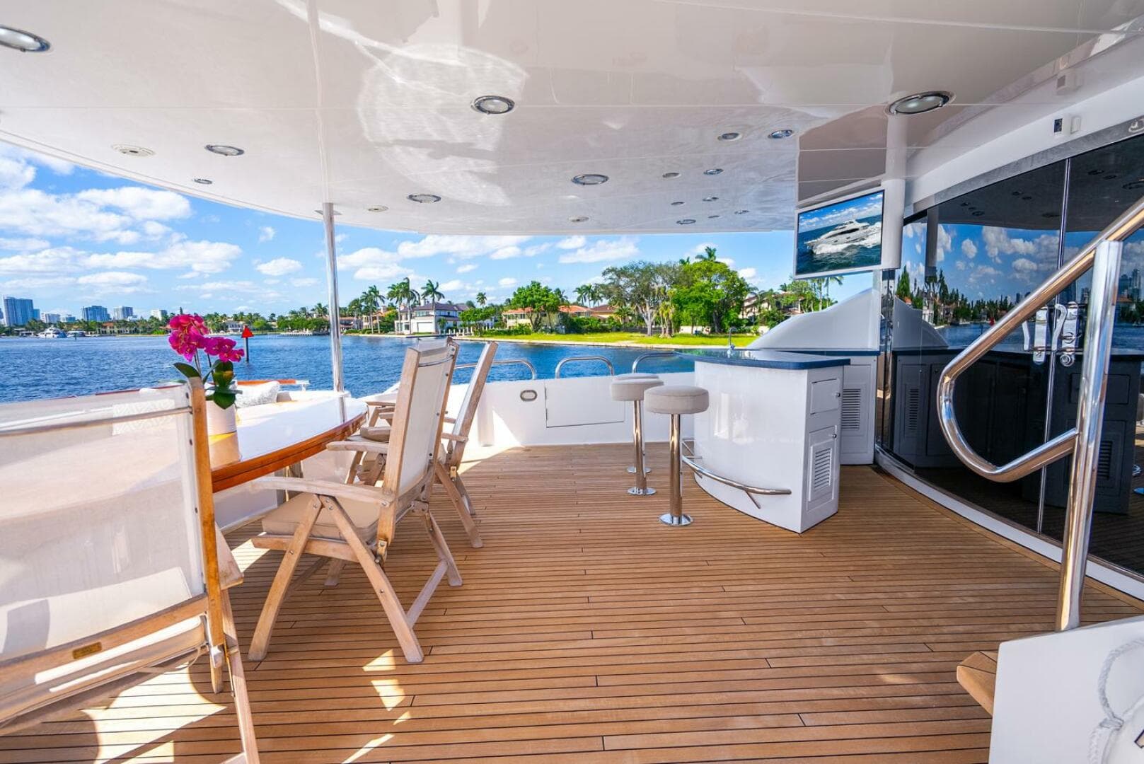 2008 Lazzara Yachts 116