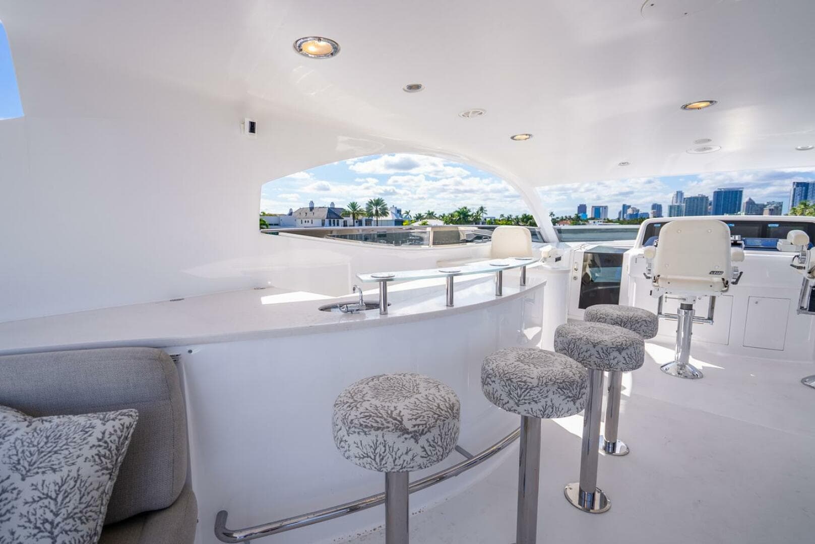 2008 Lazzara Yachts 116