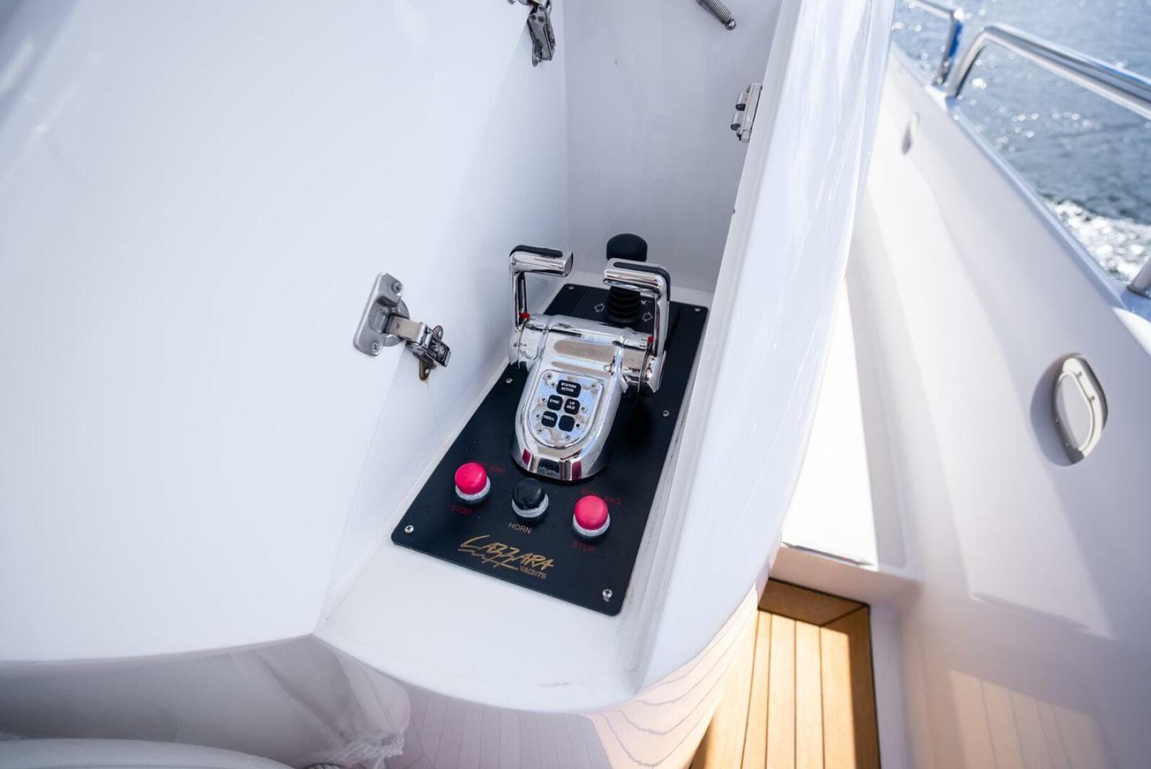 2008 Lazzara Yachts 116