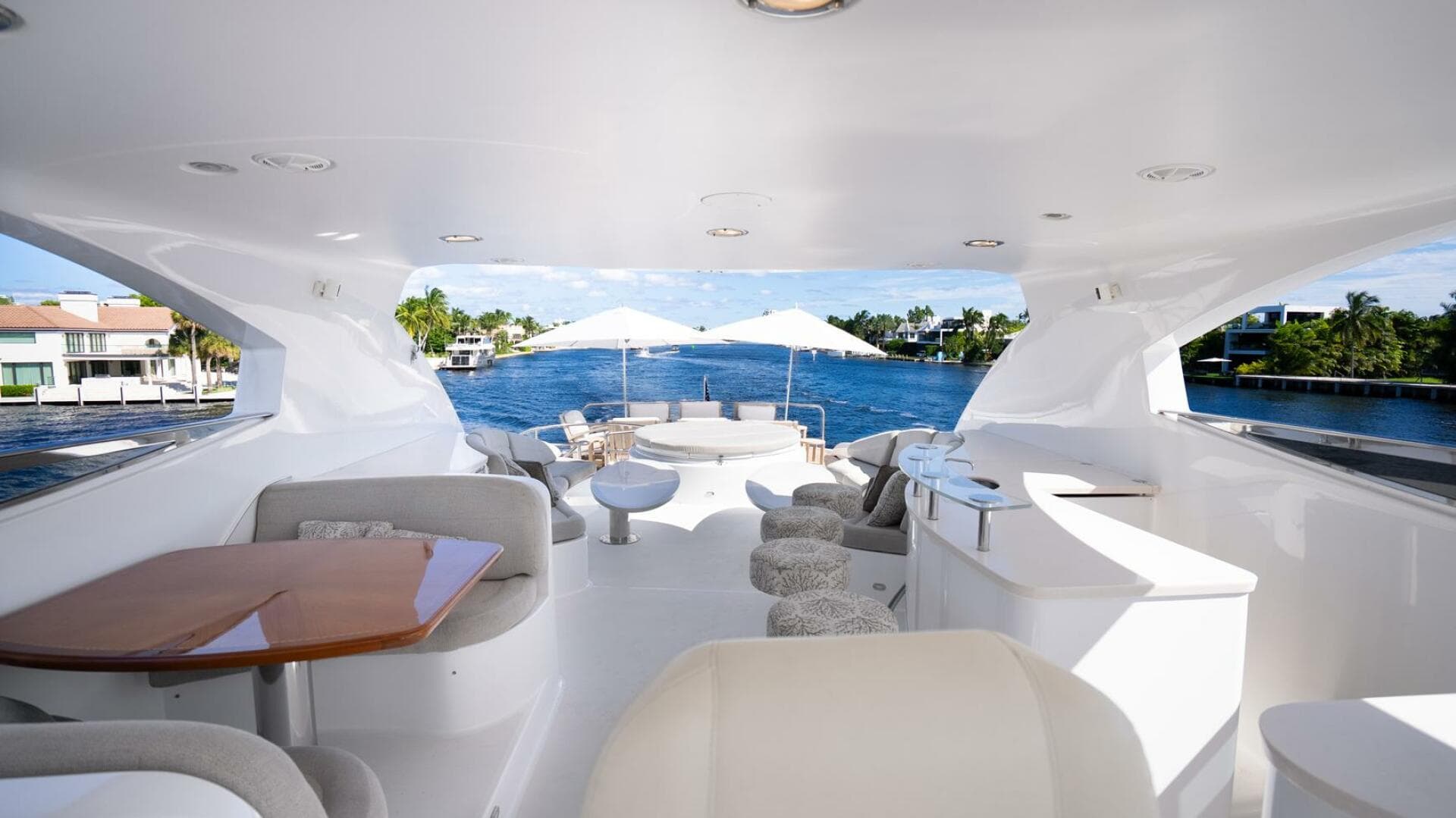 2008 Lazzara Yachts 116