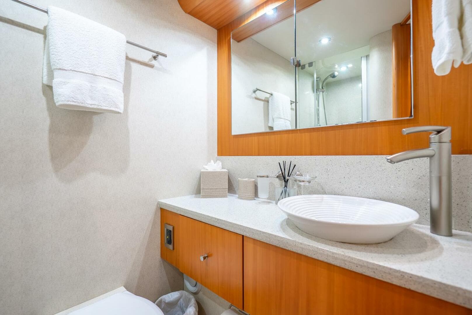 2008 Lazzara Yachts 116