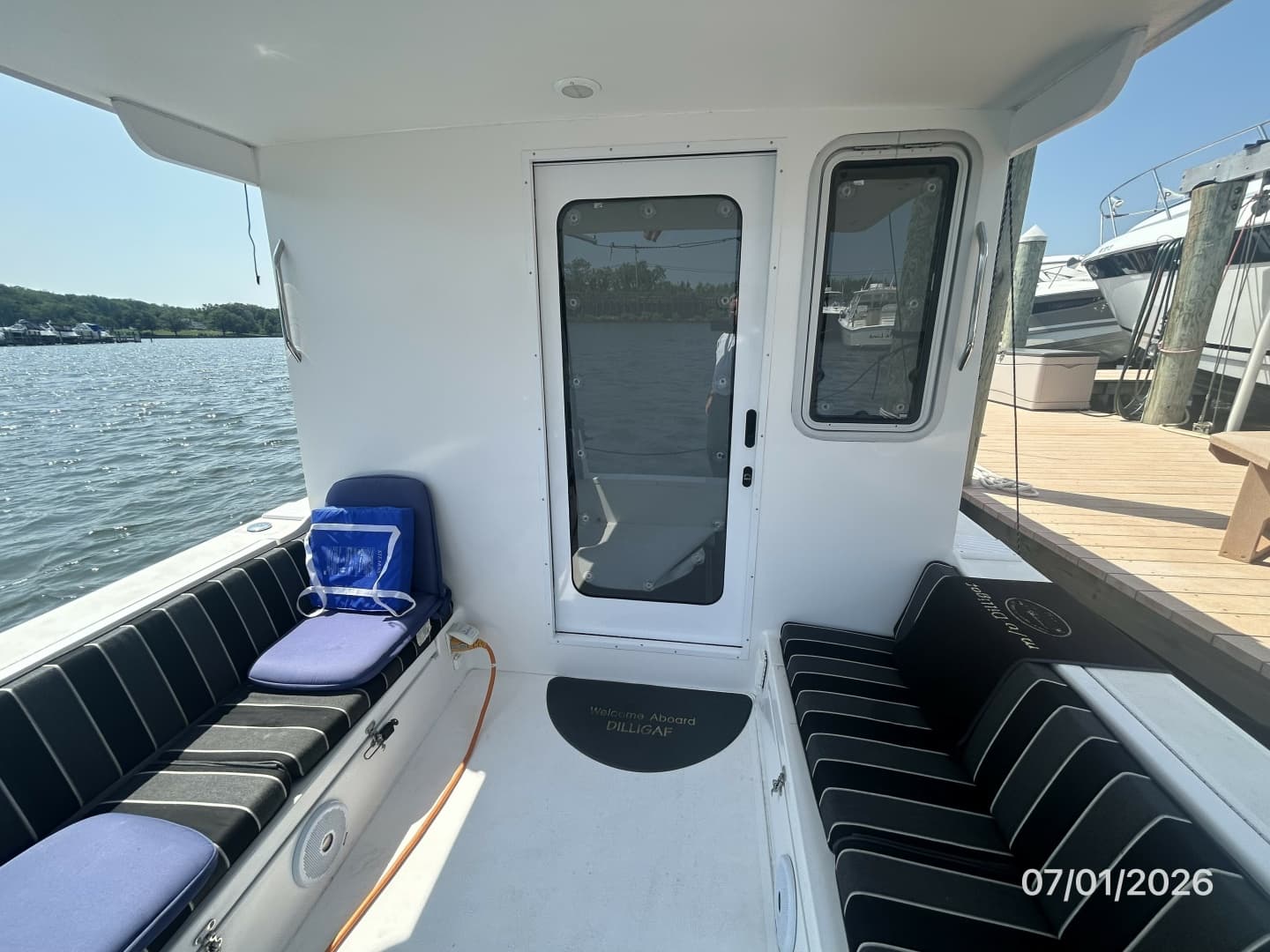 35' Great Harbour aftdeck forward