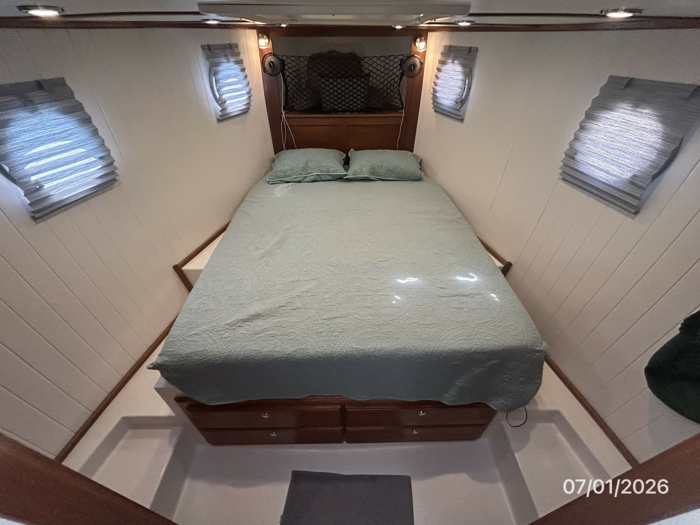 35' Great Harbour stateroom