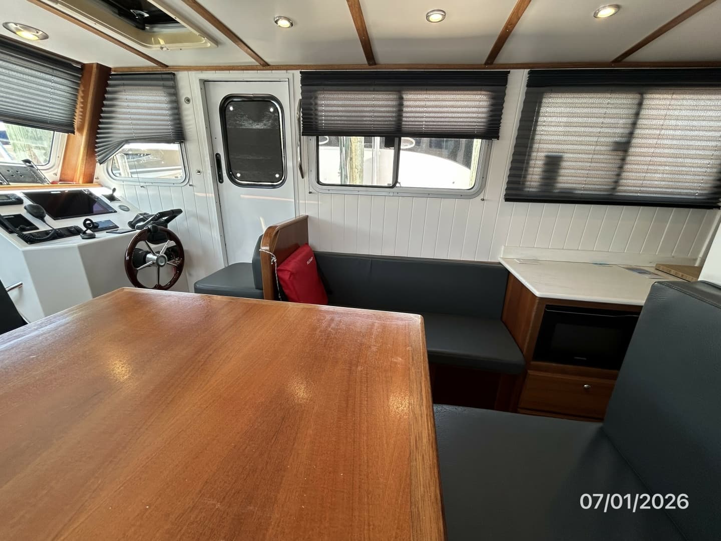 35' Great Harbour salon starboard