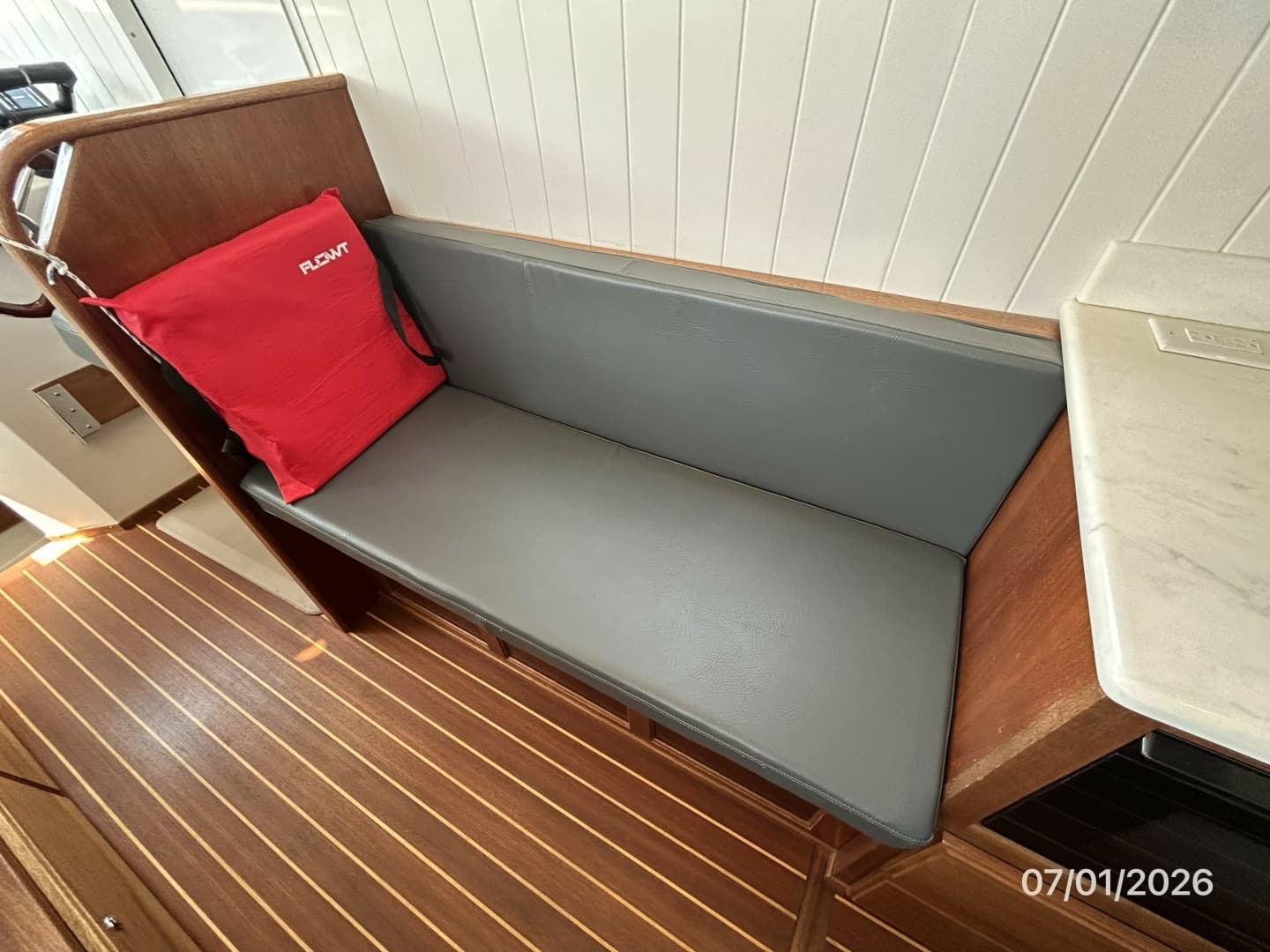 35' Great Harbour salon starboard seating1
