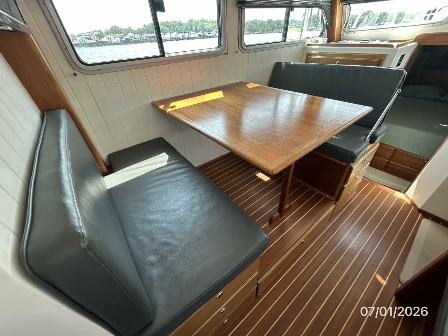 35' Great Harbour salon settee2