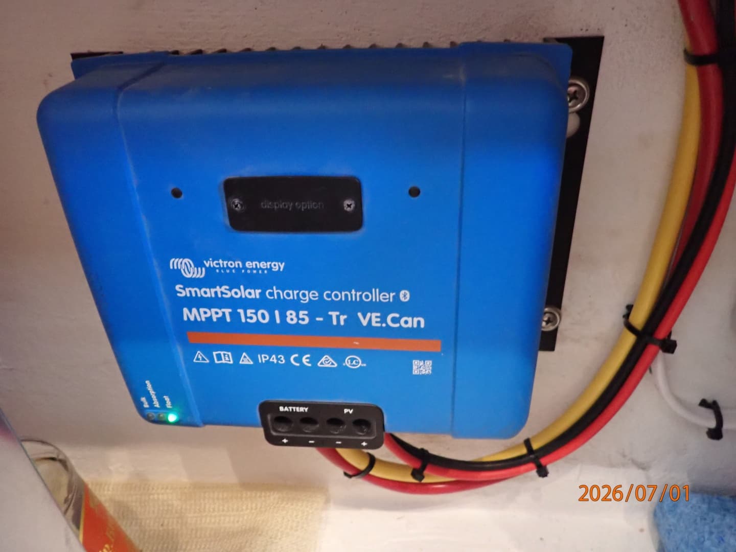 35' Great Harbour solar panels controller