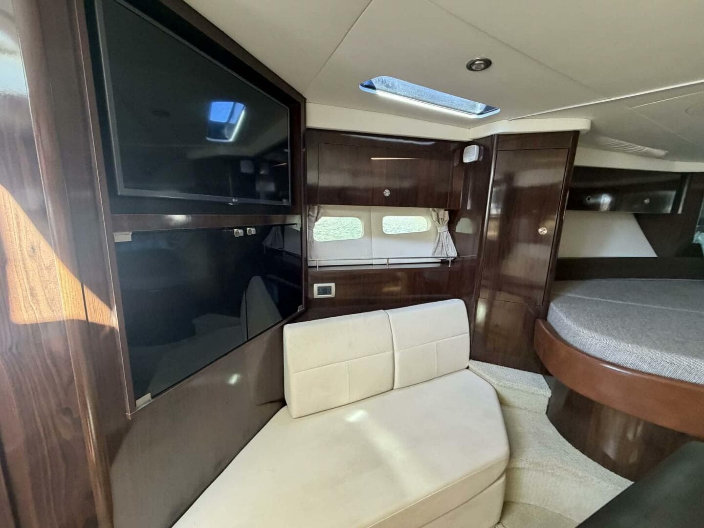 2016 Sea Ray 350 Sundancer