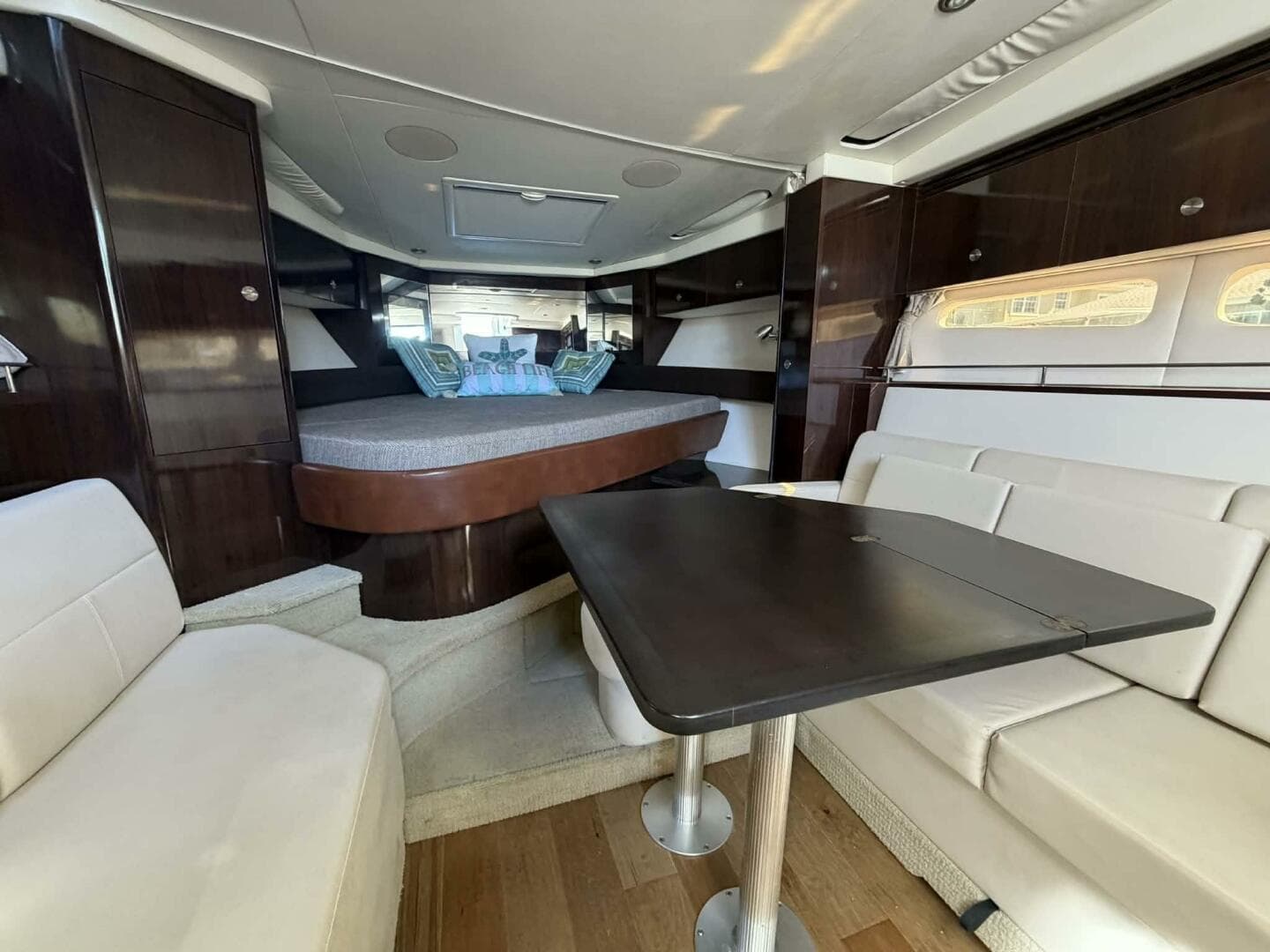 2016 Sea Ray 350 Sundancer