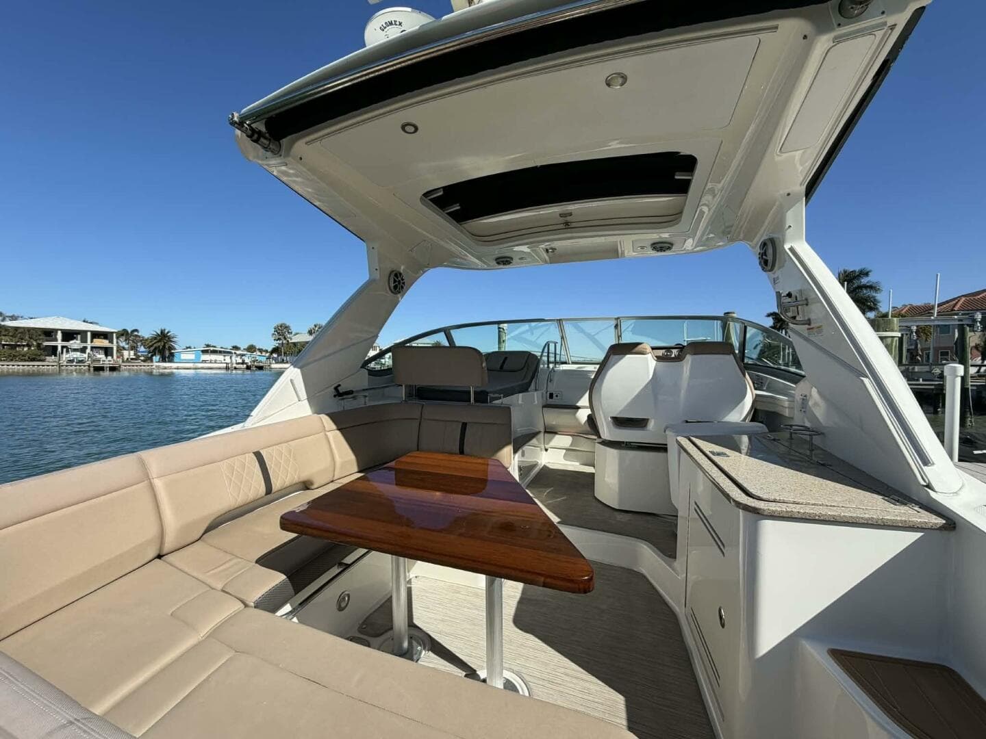 2016 Sea Ray 350 Sundancer