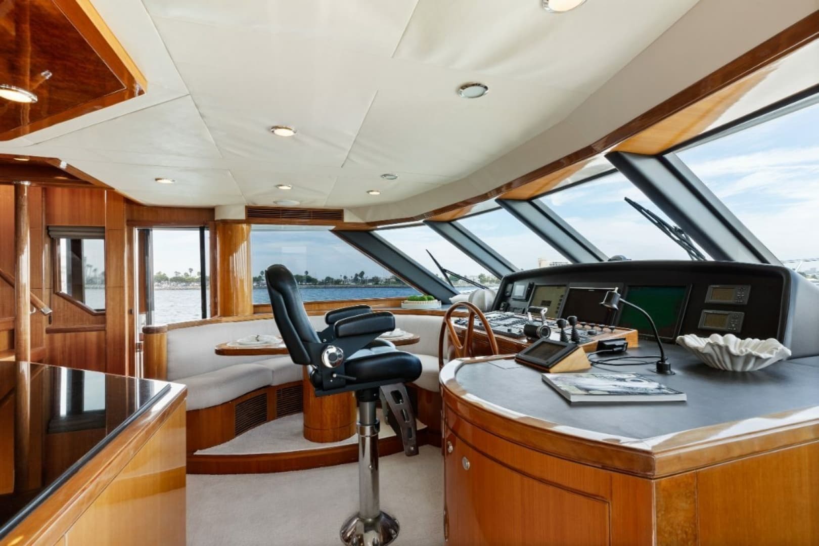 2009 Ocean Alexander 74 Flybridge
