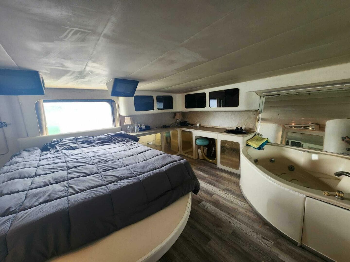 1984 Infiniti Express