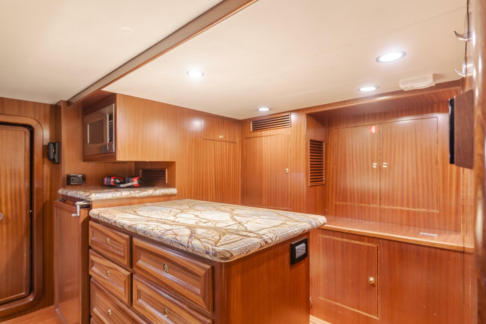 2007 Grand Alaskan Enclosed Bridge CPMY