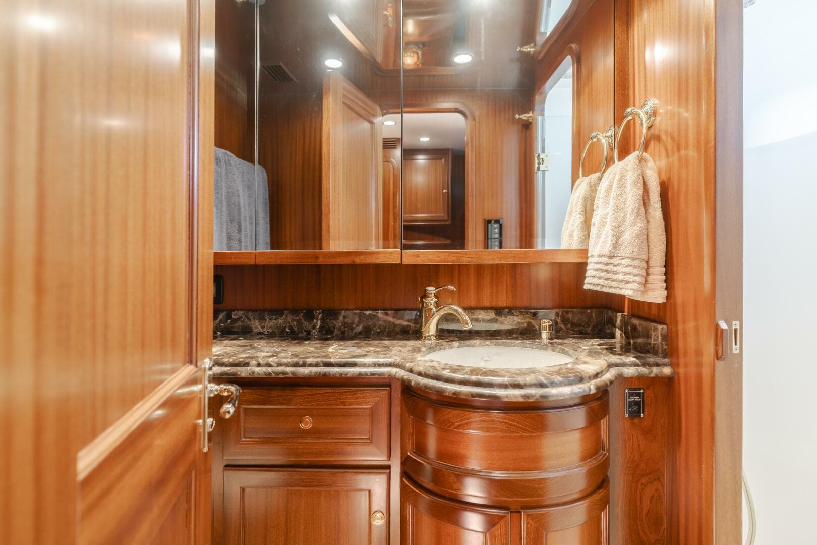 2007 Grand Alaskan Enclosed Bridge CPMY