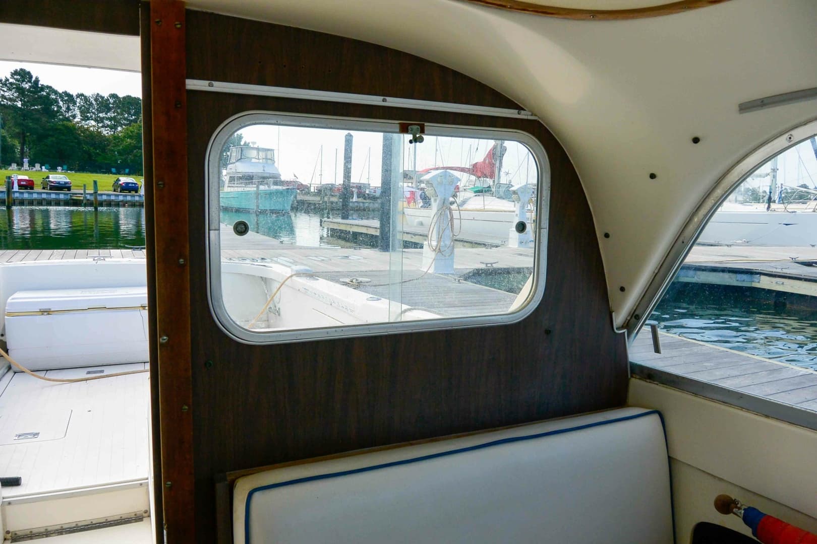 Aft form cabin 