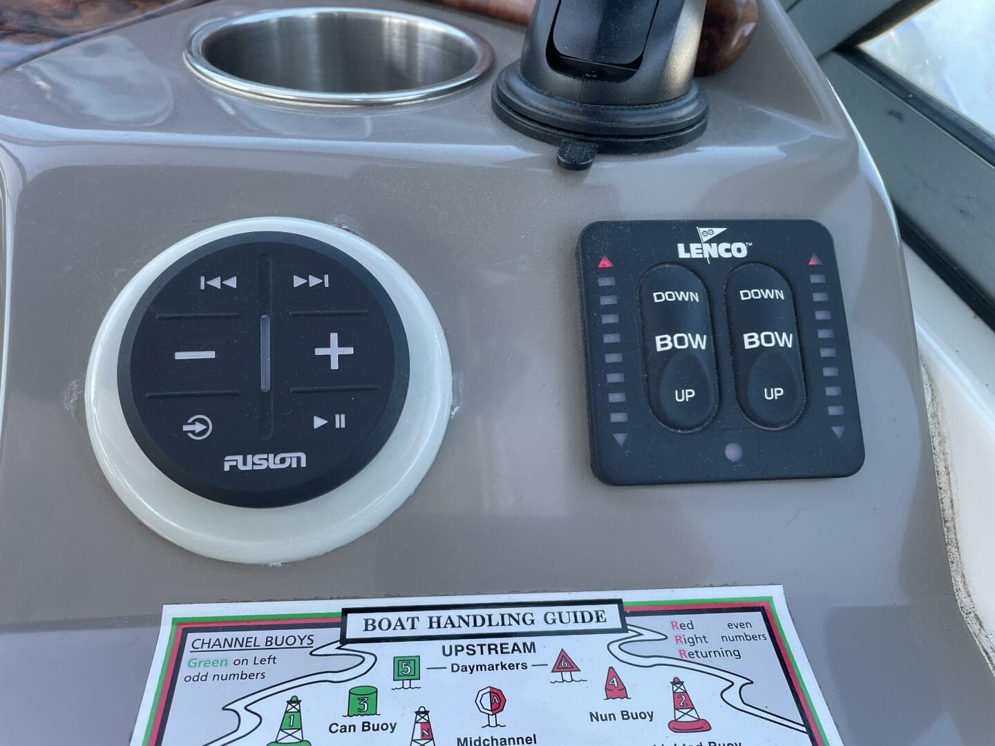 2006 Rinker Express Cruiser