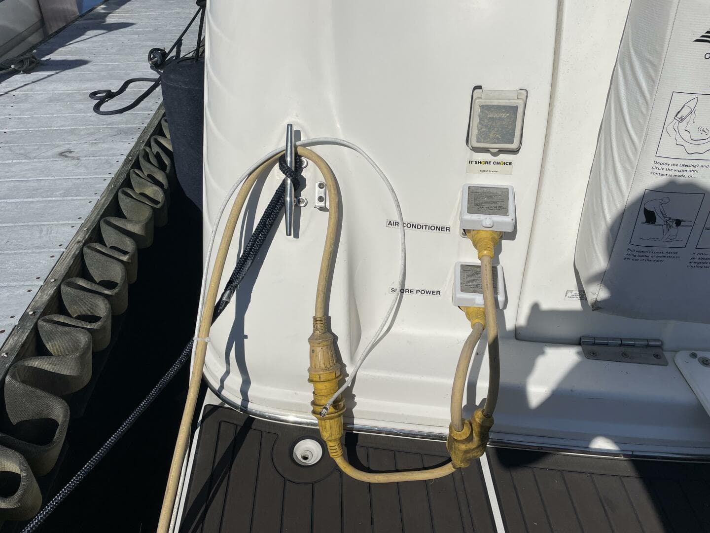 2006 Rinker Express Cruiser