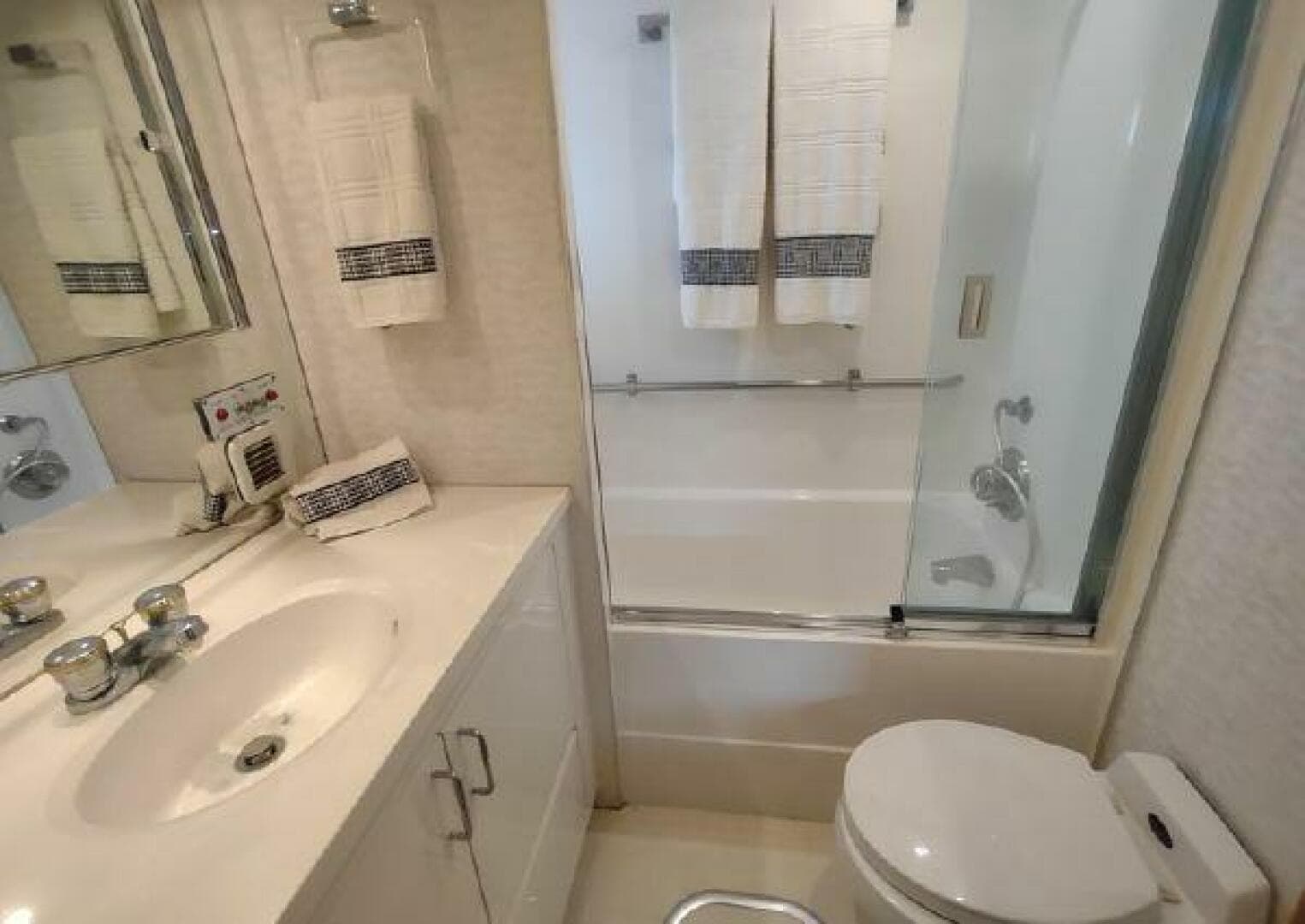 1996 Hatteras 50' Sport Deck