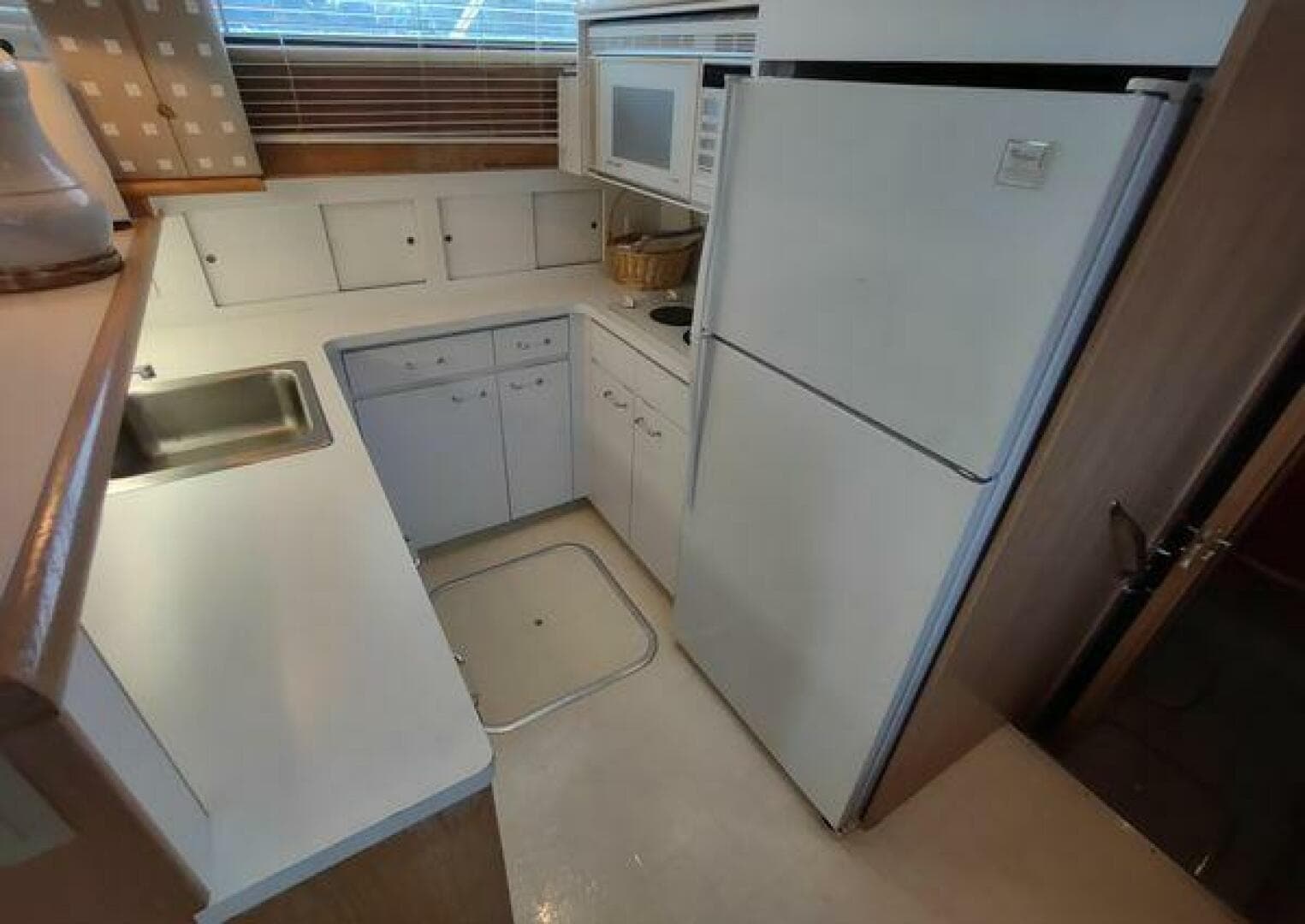 1996 Hatteras 50' Sport Deck