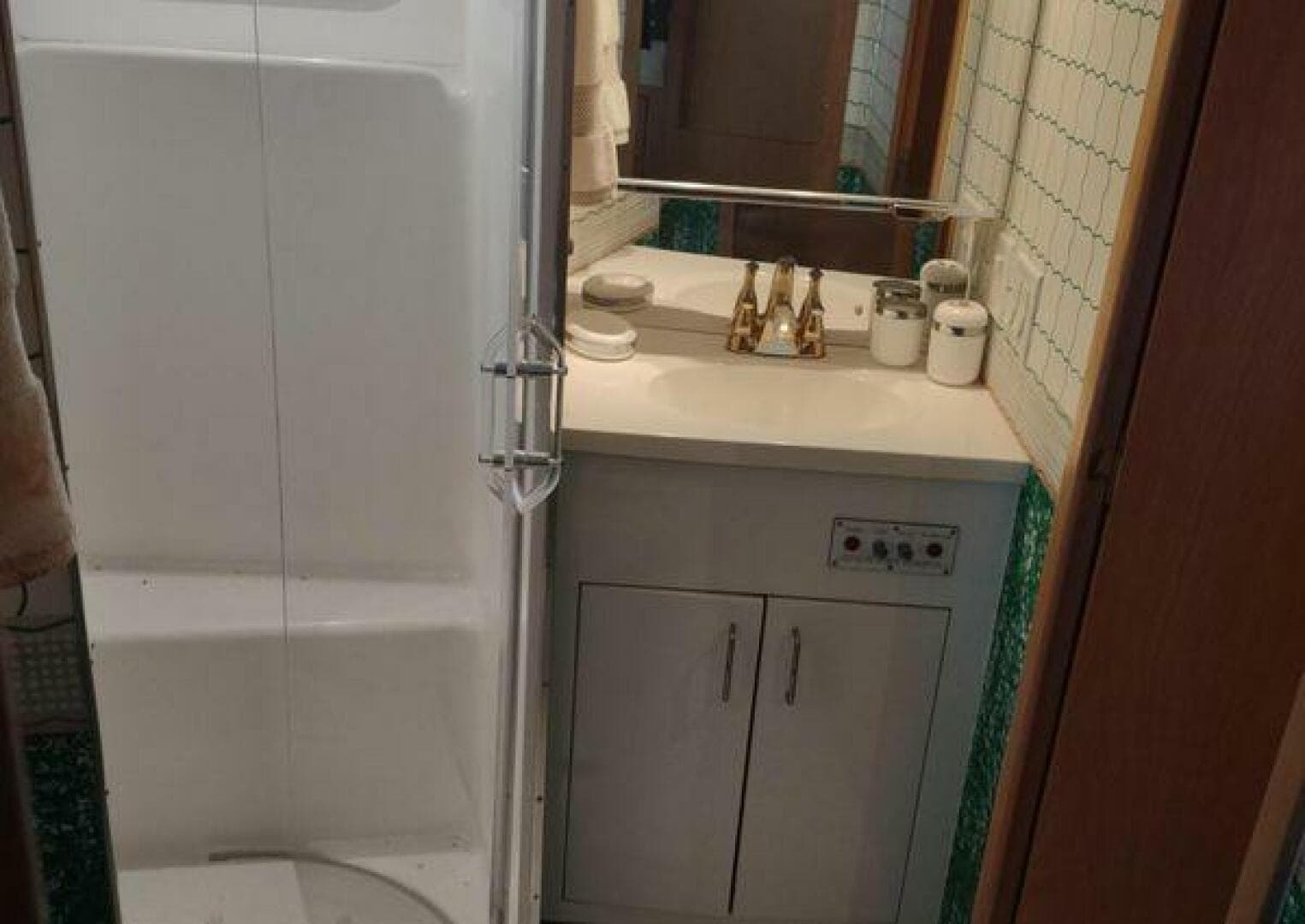 1996 Hatteras 50' Sport Deck