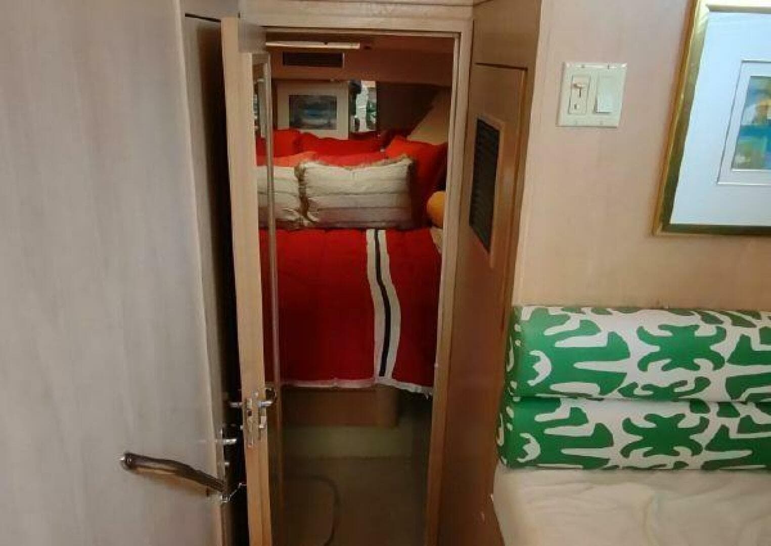 1996 Hatteras 50' Sport Deck