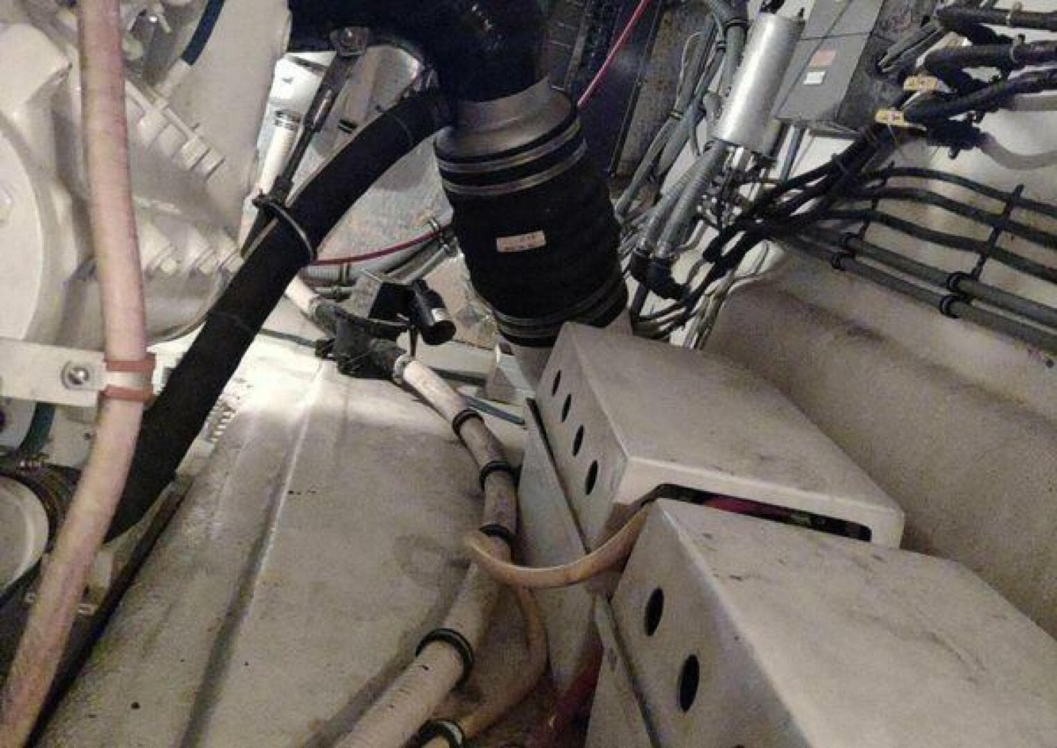 1996 Hatteras 50' Sport Deck