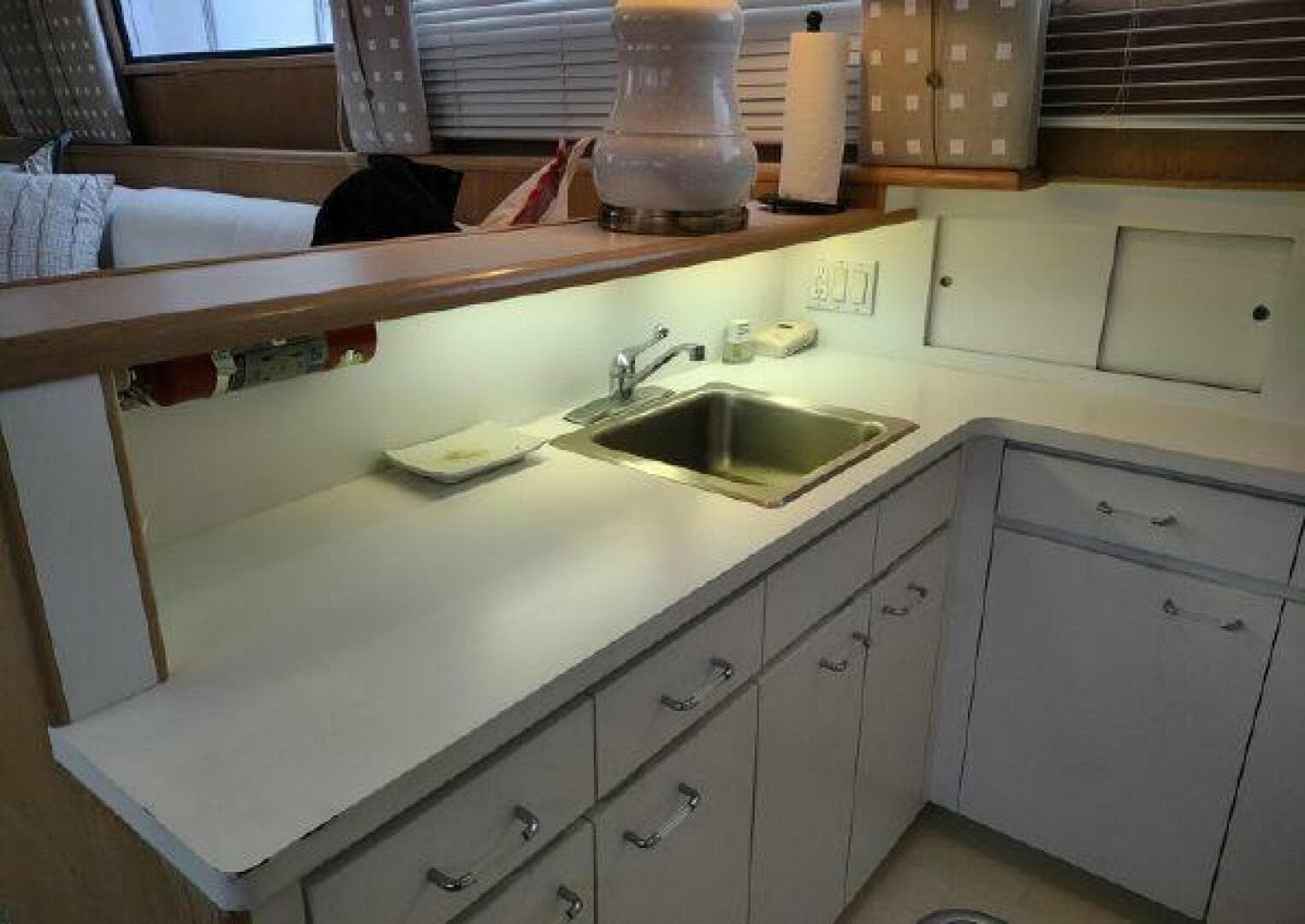 1996 Hatteras 50' Sport Deck