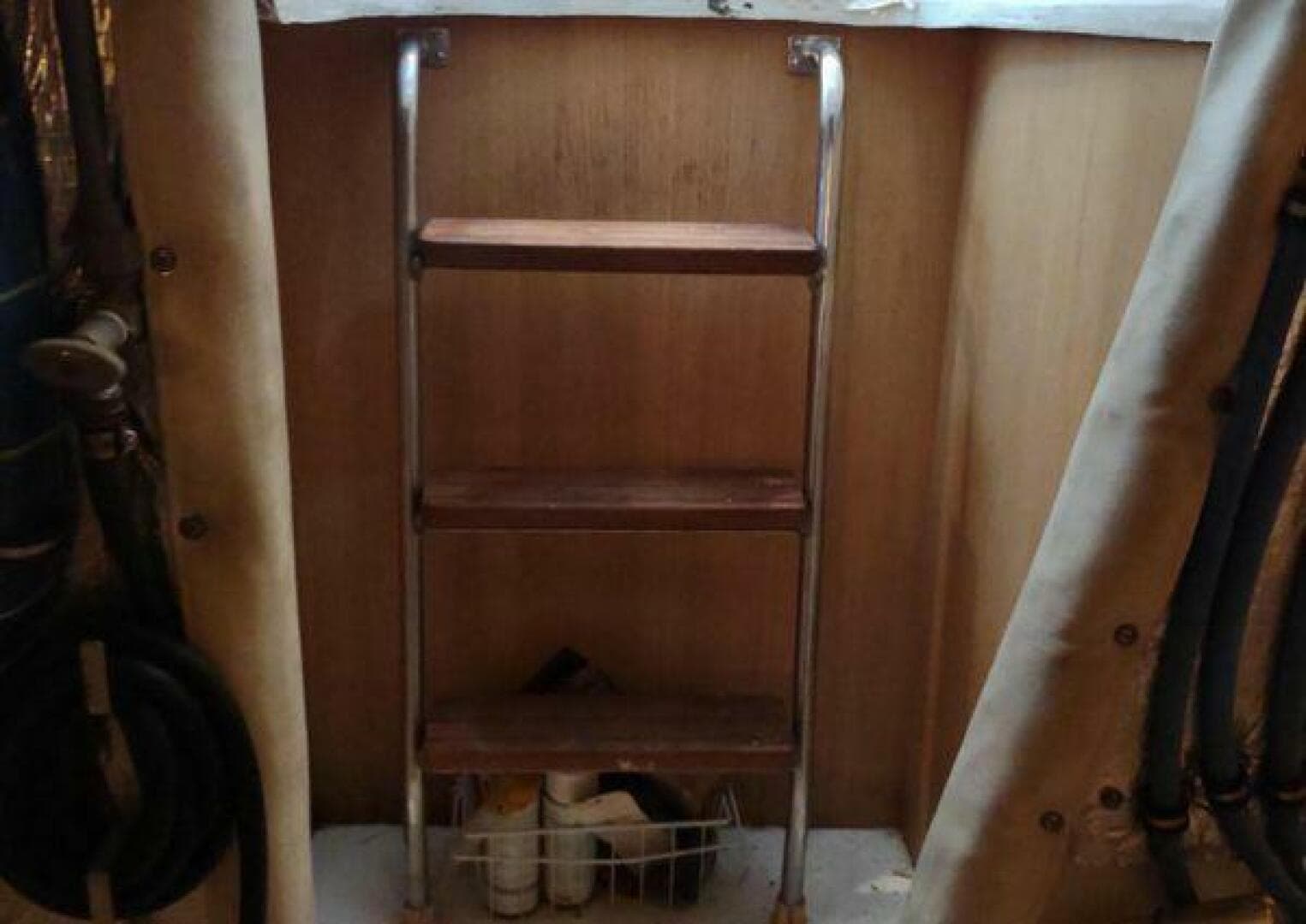 1996 Hatteras 50' Sport Deck