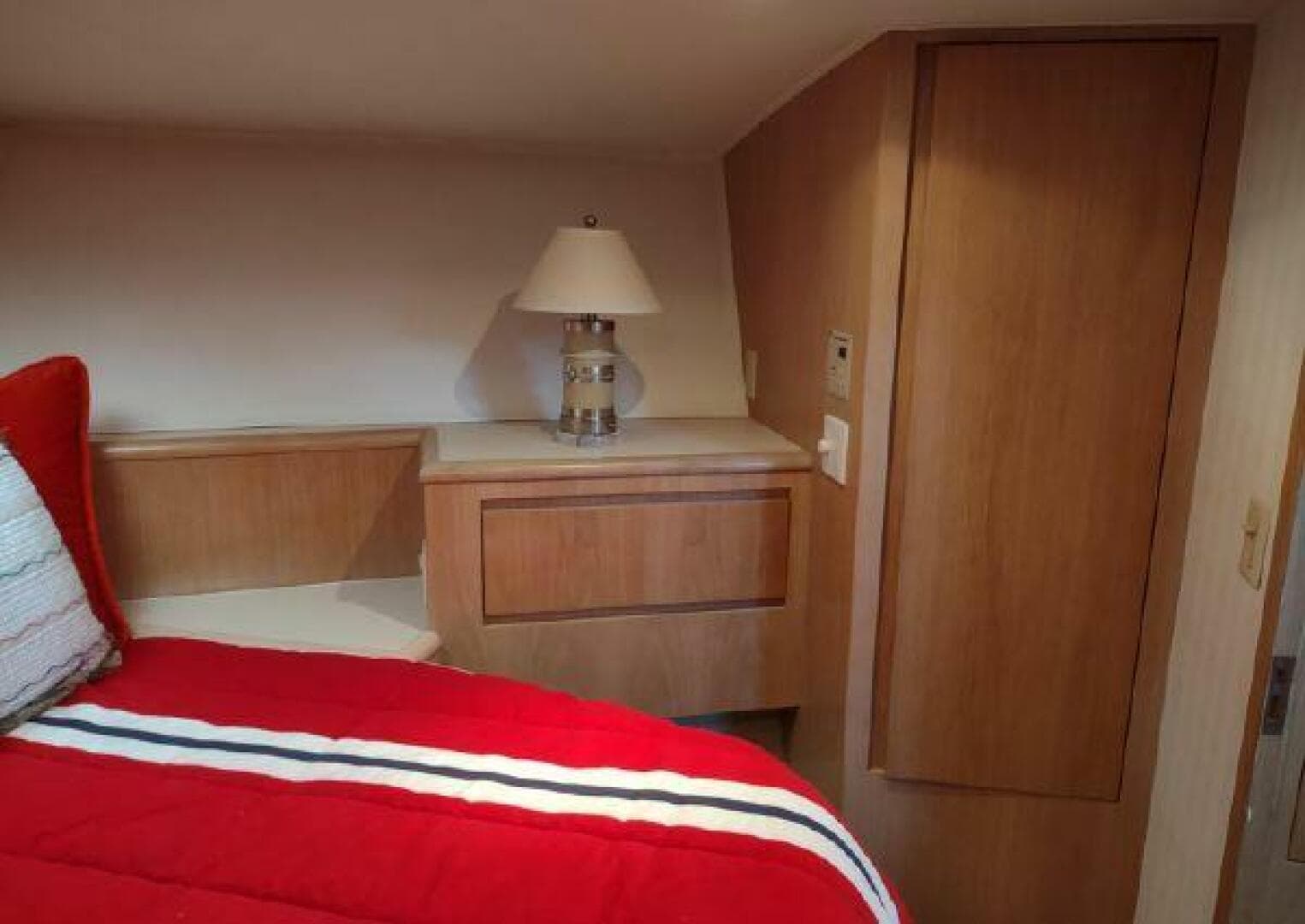 1996 Hatteras 50' Sport Deck