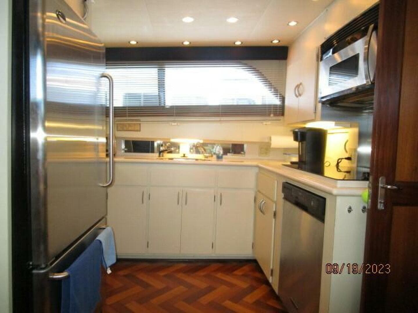 63' Hatteras galley2