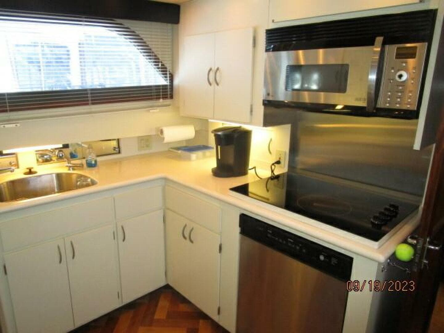 63' Hatteras galley4
