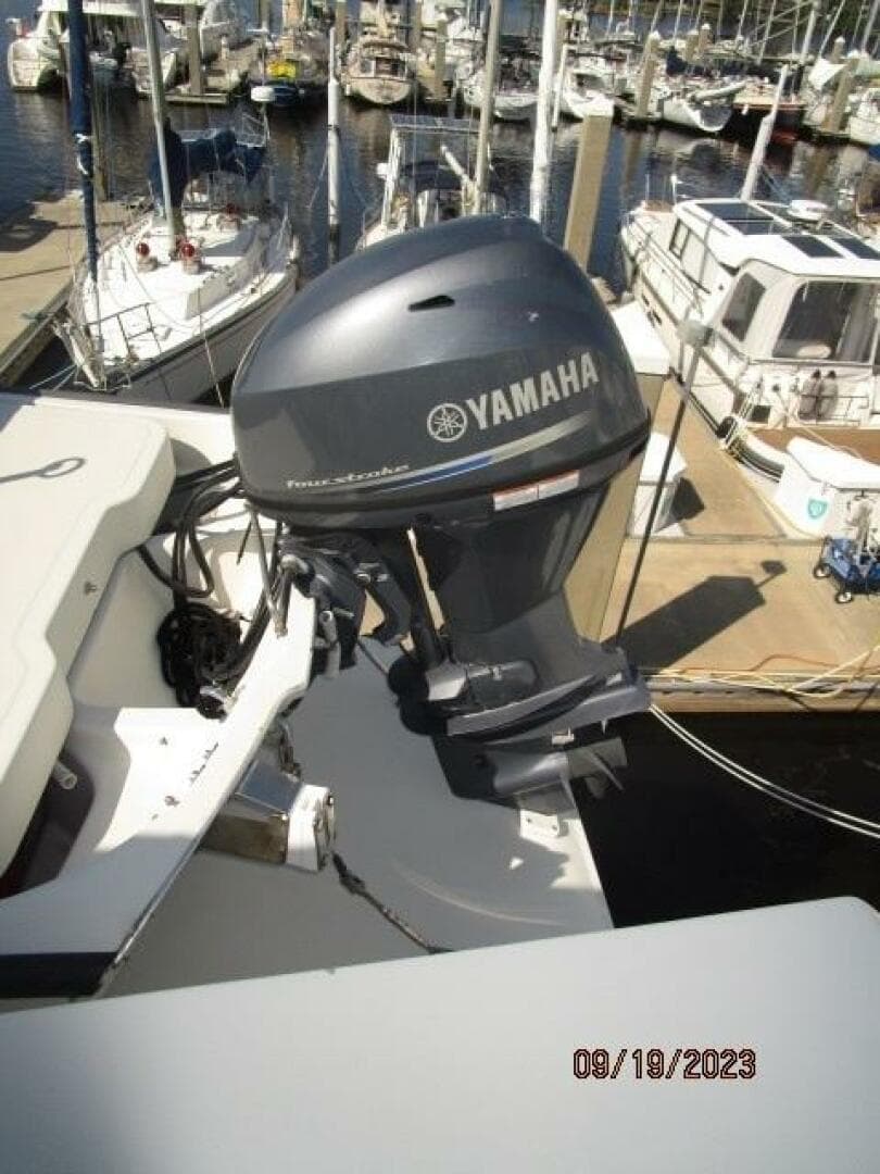 63' Hatteras tender outboard