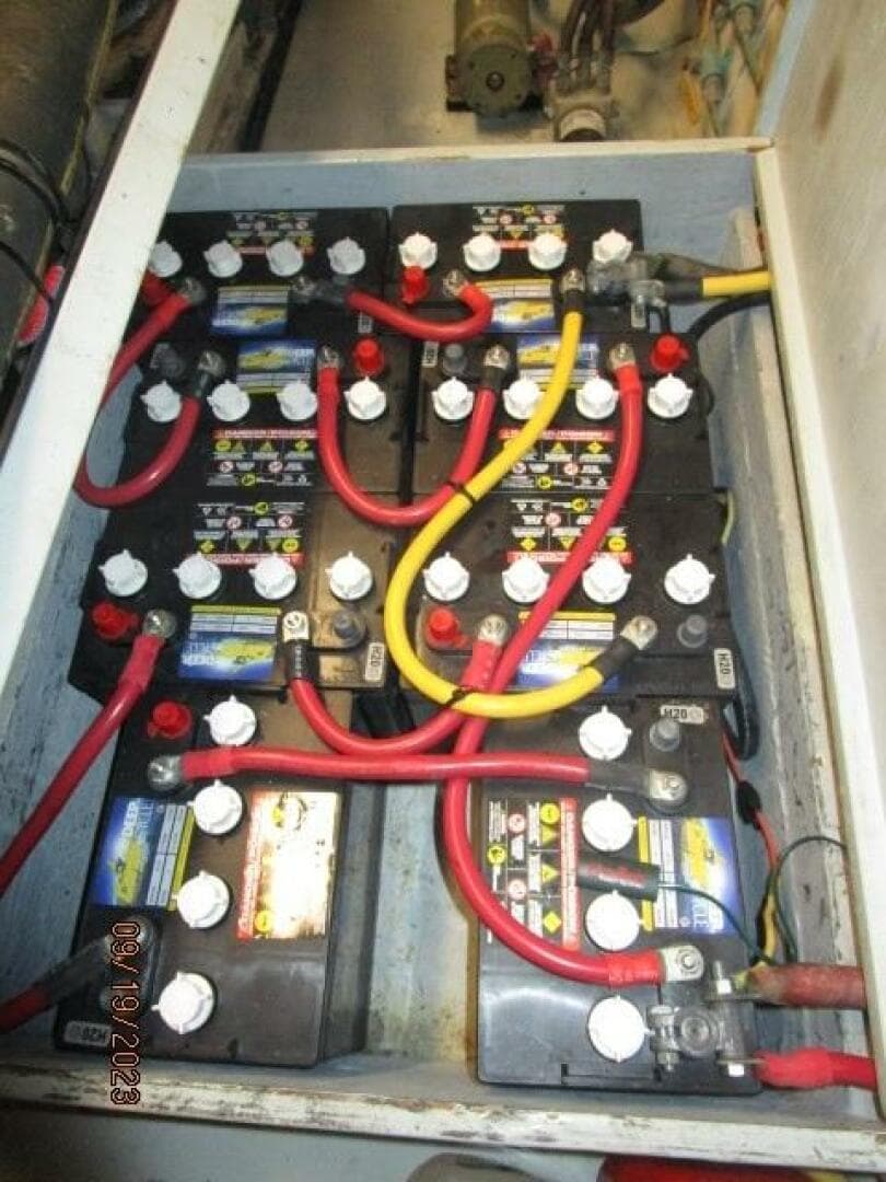 63' Hatteras port battery bank