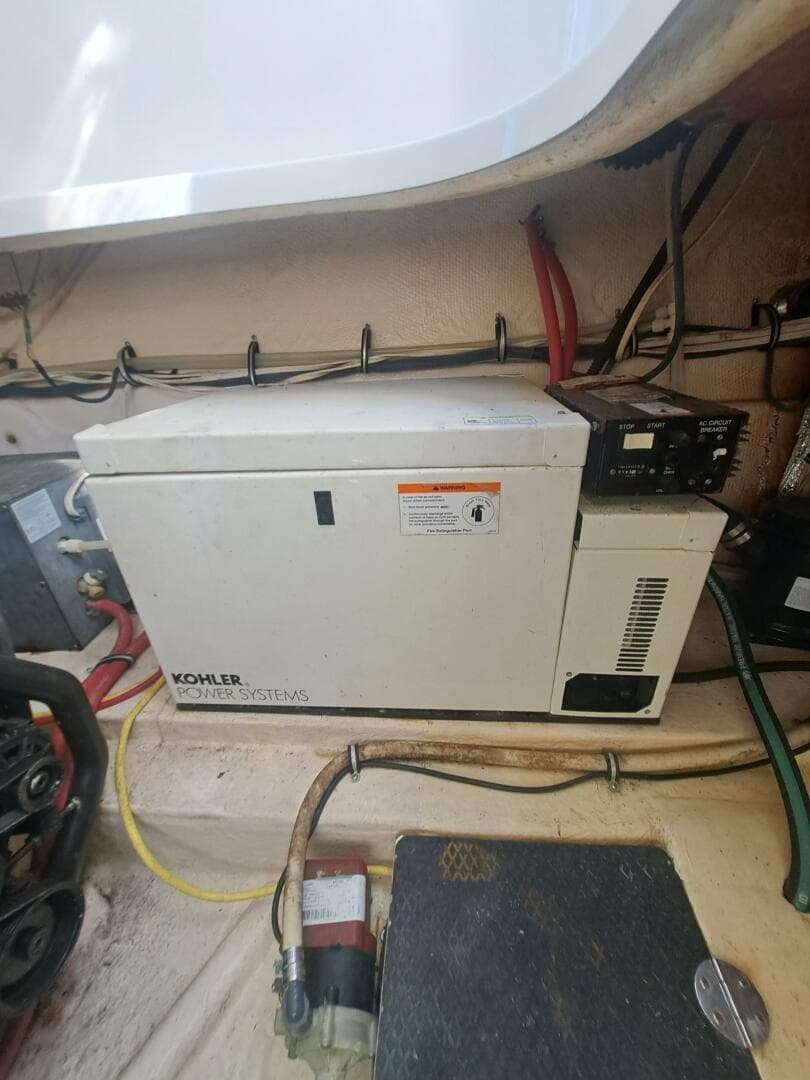 2005 Chaparral 330 Signature Cruiser