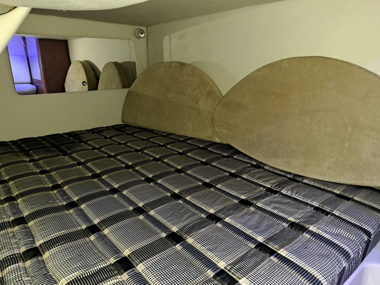 2005 Chaparral 330 Signature Cruiser