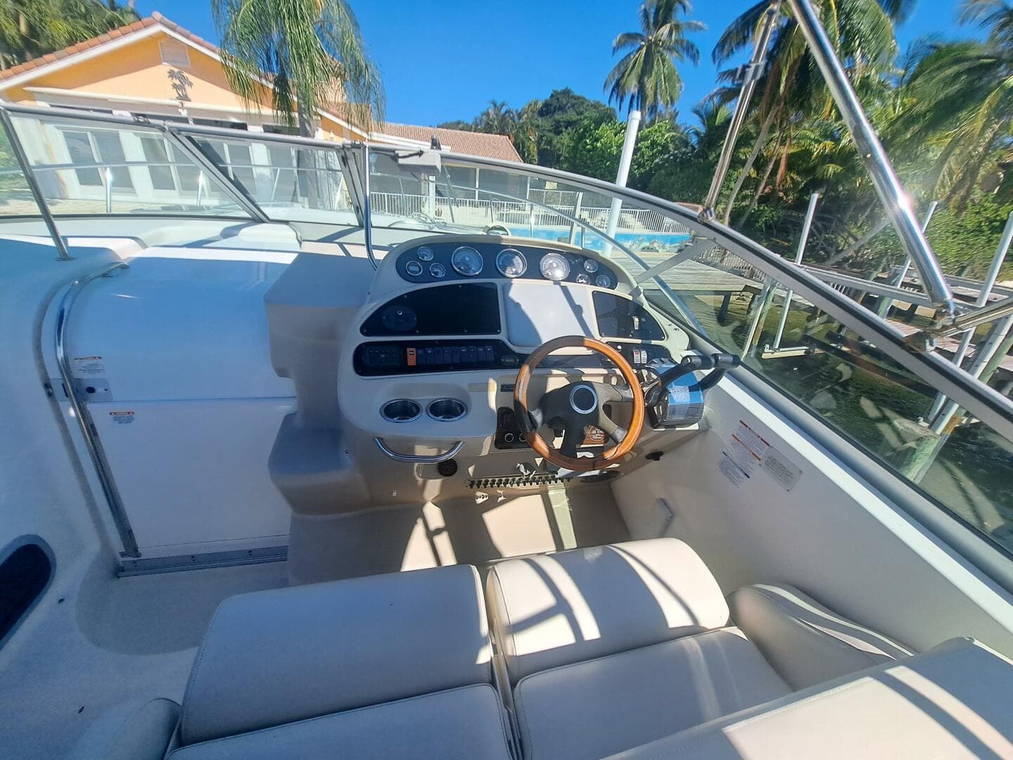 2005 Chaparral 330 Signature Cruiser